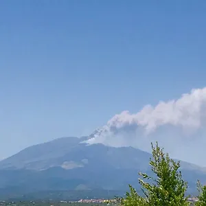 https://la-finestra-sulletna-motta-sant-anastasia.sicilyhotelsitaly.net